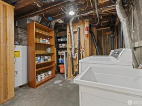 3252 13th Avenue W, Seattle WA 98119