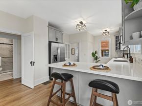 3252 13th Avenue W, Seattle WA 98119