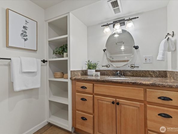 3252 13th Avenue W, Seattle WA 98119