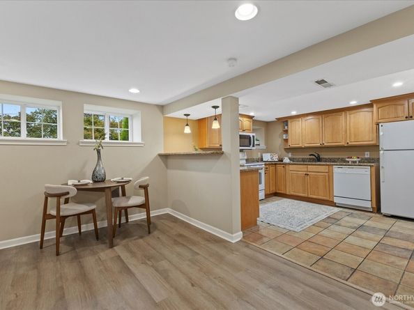 3252 13th Avenue W, Seattle WA 98119