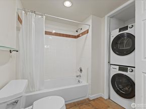 3252 13th Avenue W, Seattle WA 98119