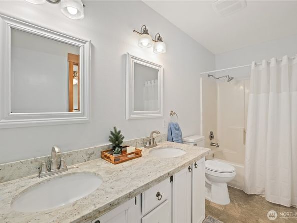 7270 E Raintree Lane, Port Orchard WA 98366