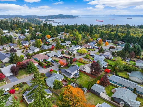 7270 E Raintree Lane, Port Orchard WA 98366