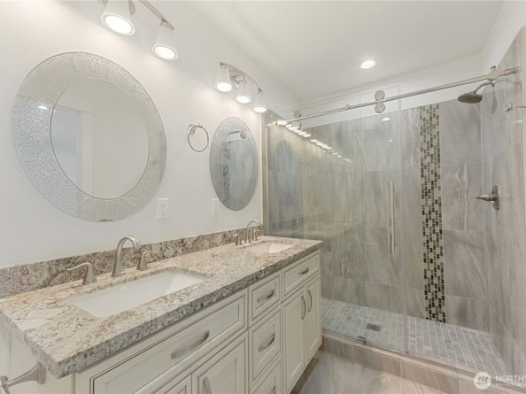 12722 D 35 Avenue NE, Seattle WA 98125
