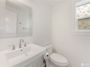 12722 D 35 Avenue NE, Seattle WA 98125