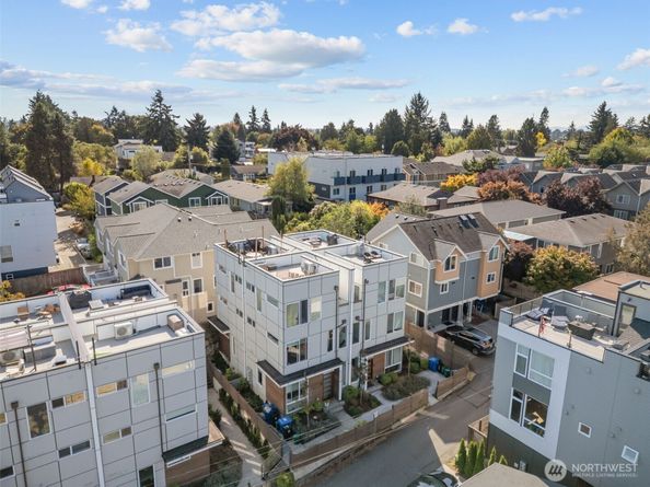 9221 Linden Avenue C, Seattle WA 98103