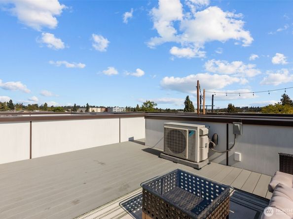 9221 Linden Avenue C, Seattle WA 98103