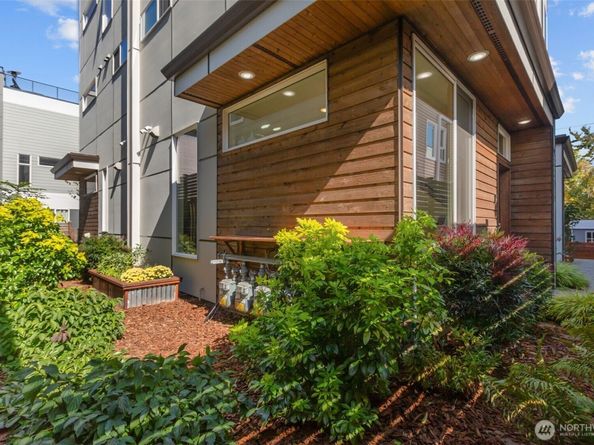 9221 Linden Avenue C, Seattle WA 98103