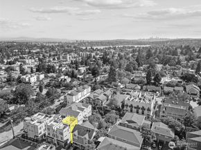 9221 Linden Avenue C, Seattle WA 98103