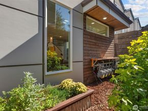 9221 Linden Avenue C, Seattle WA 98103
