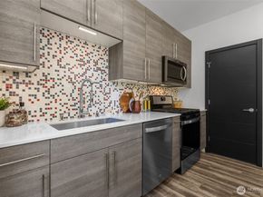9221 Linden Avenue C, Seattle WA 98103