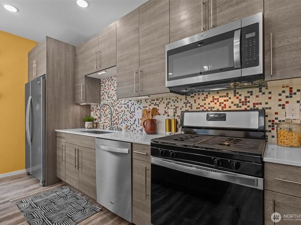 9221 Linden Avenue C, Seattle WA 98103