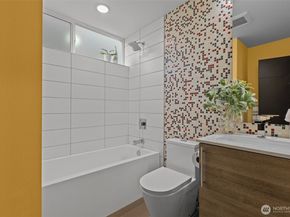 9221 Linden Avenue C, Seattle WA 98103