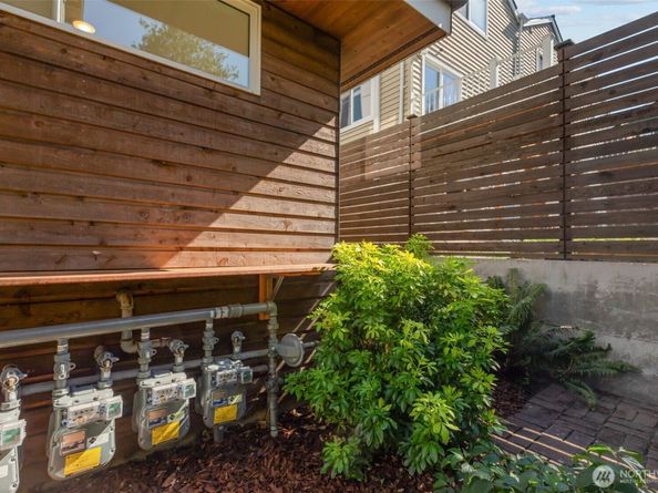 9221 Linden Avenue C, Seattle WA 98103