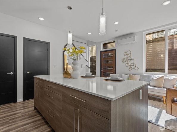 9221 Linden Avenue C, Seattle WA 98103