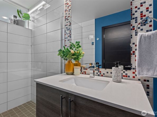 9221 Linden Avenue C, Seattle WA 98103