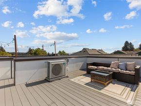 9221 Linden Avenue C, Seattle WA 98103