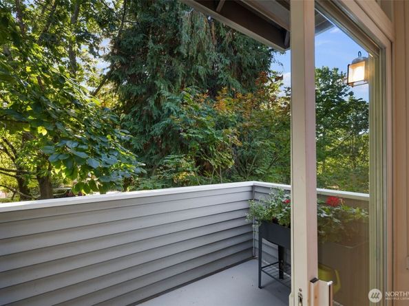 626 Lake Washington Boulevard E, Seattle WA 98112