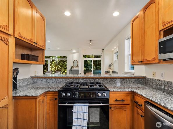 626 Lake Washington Boulevard E, Seattle WA 98112