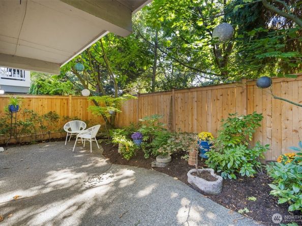 626 Lake Washington Boulevard E, Seattle WA 98112