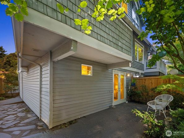 626 Lake Washington Boulevard E, Seattle WA 98112