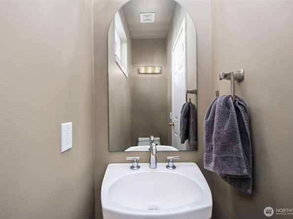 626 Lake Washington Boulevard E, Seattle WA 98112