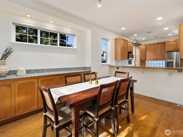 626 Lake Washington Boulevard E, Seattle WA 98112