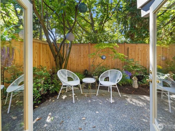 626 Lake Washington Boulevard E, Seattle WA 98112