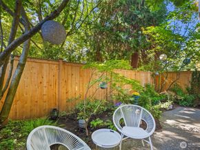 626 Lake Washington Boulevard E, Seattle WA 98112