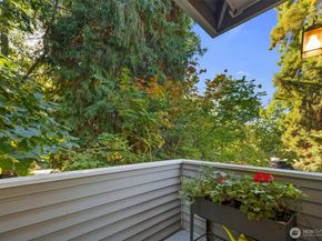 626 Lake Washington Boulevard E, Seattle WA 98112
