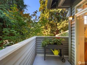 626 Lake Washington Boulevard E, Seattle WA 98112