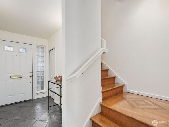 626 Lake Washington Boulevard E, Seattle WA 98112