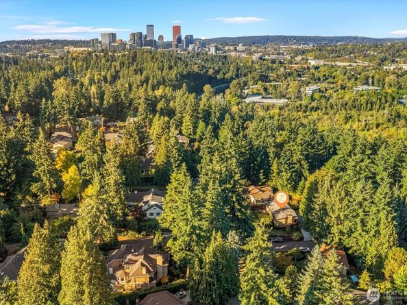 10824 SE 23rd Street, Bellevue WA 98004
