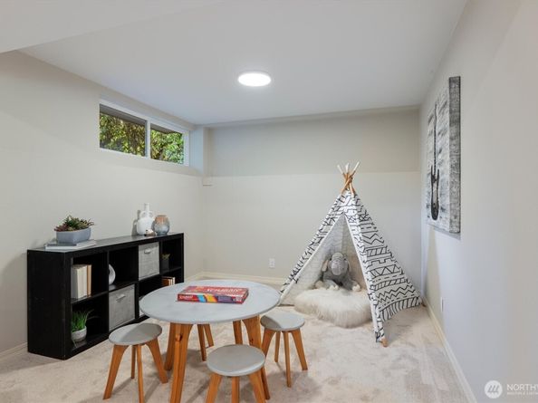 10824 SE 23rd Street, Bellevue WA 98004