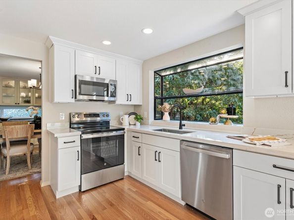 10824 SE 23rd Street, Bellevue WA 98004