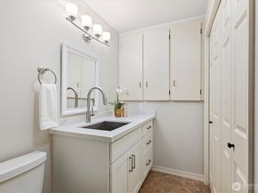 10824 SE 23rd Street, Bellevue WA 98004