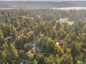 10824 SE 23rd Street, Bellevue WA 98004