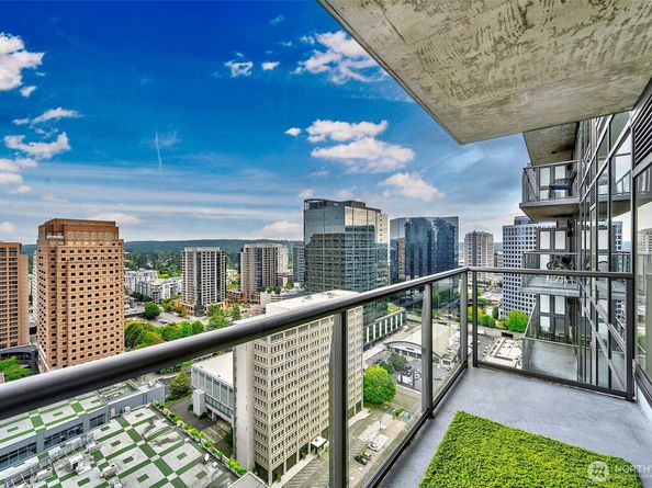 650 Bellevue Way NE 2406, Bellevue WA 98004