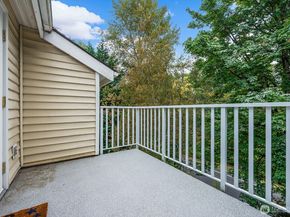 2720 SE 118th Avenue 302, Bellevue WA 98005