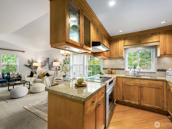 2720 SE 118th Avenue 302, Bellevue WA 98005