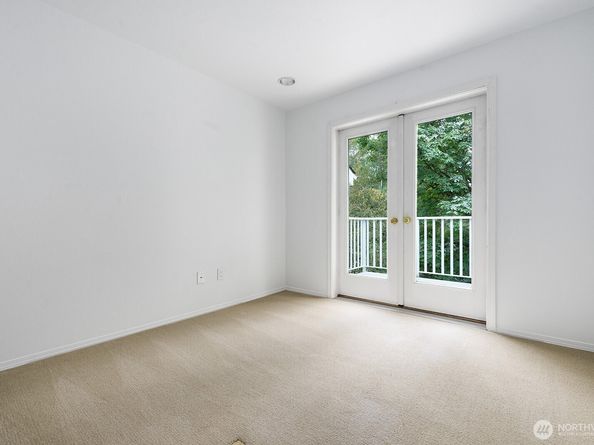 2720 SE 118th Avenue 302, Bellevue WA 98005