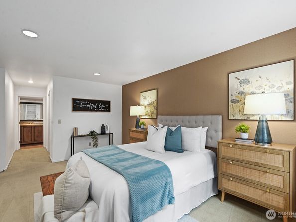 2720 SE 118th Avenue 302, Bellevue WA 98005
