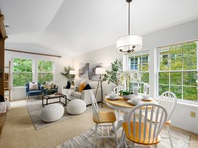 2720 SE 118th Avenue 302, Bellevue WA 98005