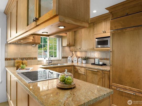 2720 SE 118th Avenue 302, Bellevue WA 98005