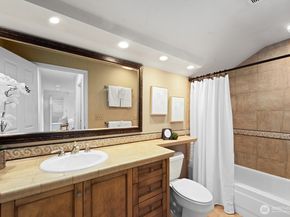 2720 SE 118th Avenue 302, Bellevue WA 98005