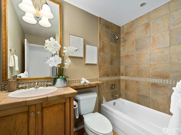 2720 SE 118th Avenue 302, Bellevue WA 98005