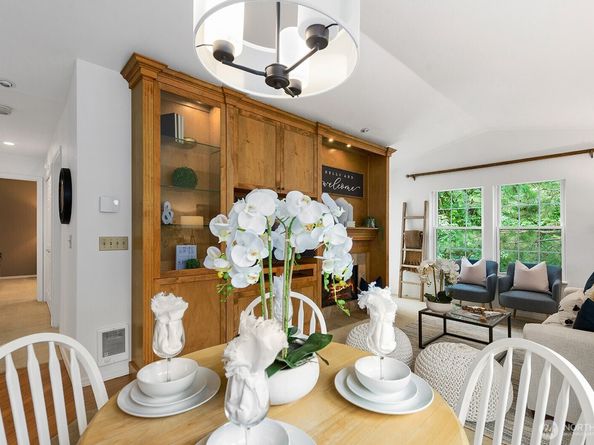 2720 SE 118th Avenue 302, Bellevue WA 98005