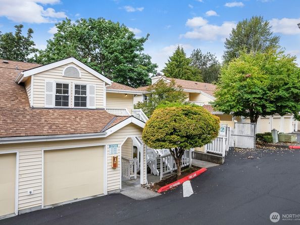 2720 SE 118th Avenue 302, Bellevue WA 98005