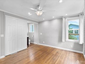 12206 Fremont Avenue N, Seattle WA 98133