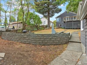 12206 Fremont Avenue N, Seattle WA 98133